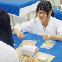 鍼灸学科　体験授業風景2