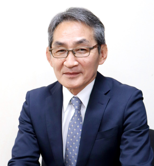 学校長「外山 日登志」