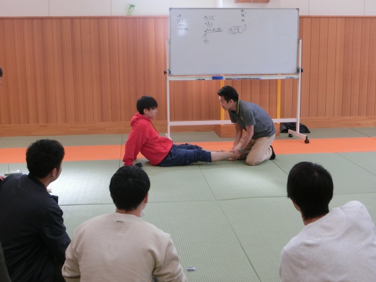 石井先生よりスポーツにおける外傷や特徴、足首関節の安定性（正常な使い方）を出すための評価など1
