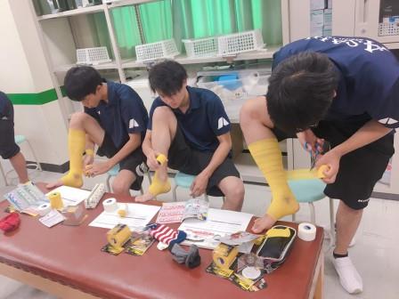 実際に長谷部選手が練習や試合時に巻いているテーピング法1