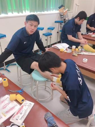 トップ選手が巻いているテーピング法を体験