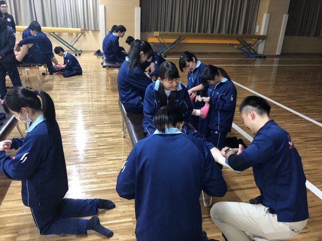 足関節（固定）のテーピングの練習3