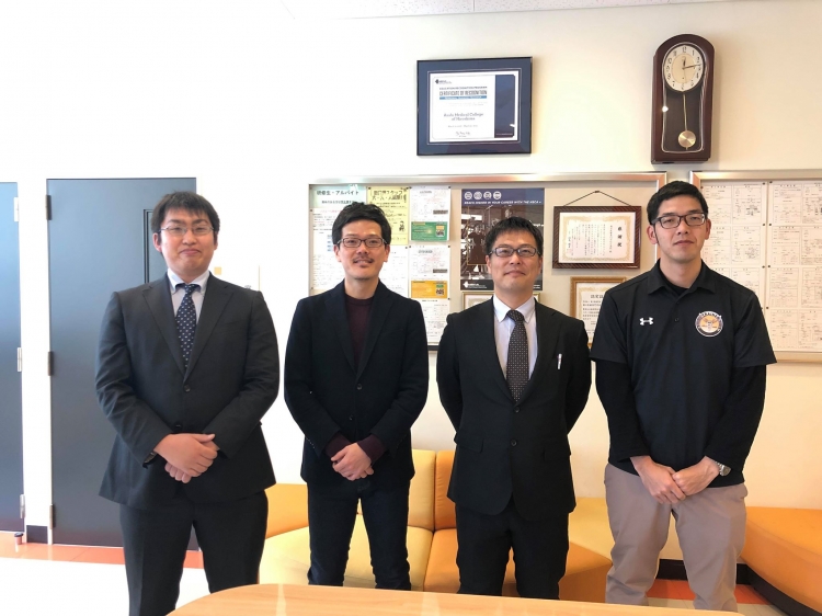 左から冨山先生・江玉先生・本校教員 相川・河原