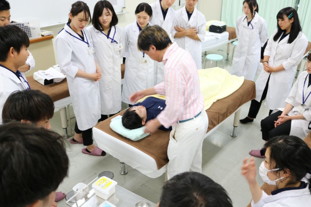 美容鍼実技1