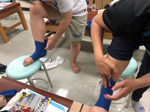 午後の分後半：山田先生による足関節と膝関節の応用テーピング