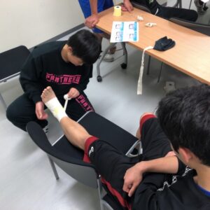 朝日医療専門学校 広島校新着情報「高校出張講義プログラムpart⑤ （広島桜が丘高校 テーピング偏）」