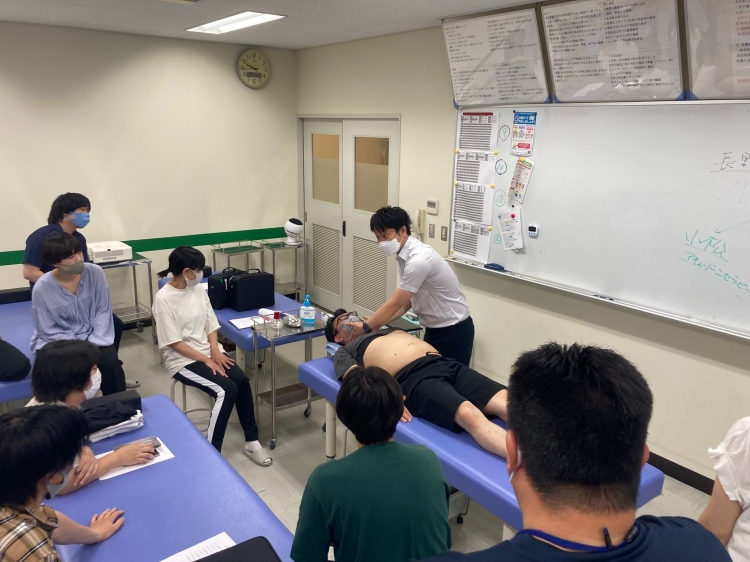 遠隔部に刺鍼法を指導
