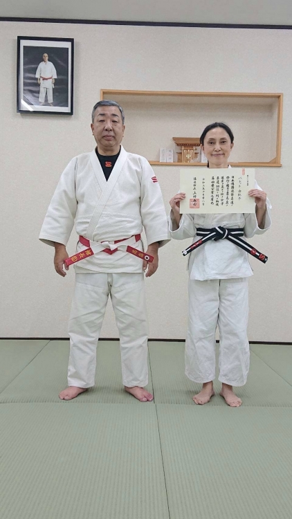 バレット由紀子(社会人入学)さん、「初段」の試験に合格
